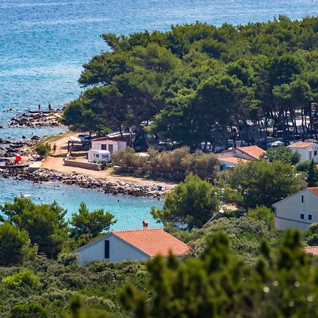In - Caravan Near The Sea 4 Guest house Ugljan