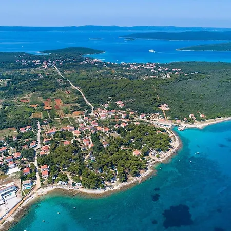 In - Caravan Near The Sea 4 * Ugljan