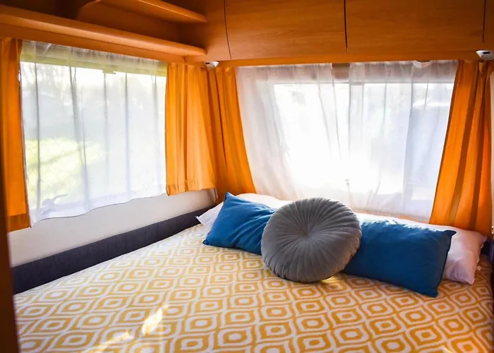 Caravan Near The Sea 4 우글랸