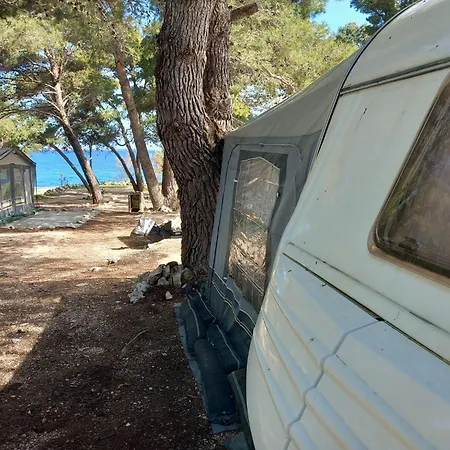 Affittacamere Caravan Near The Sea 4 Ugljan