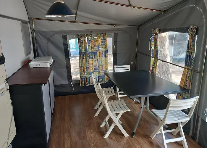 Gostinjska kuća Caravan Near The Sea 4