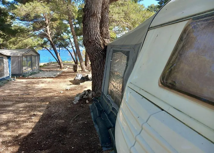 Гостевой дом Caravan Near The Sea 4 Углян